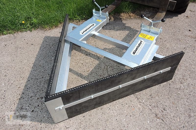 Frontladerzubehör of the type Düvelsdorf Keilgummischieber 1,50 m, Neumaschine in Fischbach/Clervaux (Picture 1)