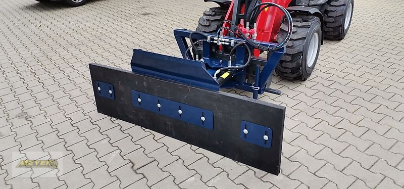 Frontladerzubehör of the type FK Machinery Gummischiebeschild hydraulisch 1,7 m, Neumaschine in Andervenne (Picture 5)