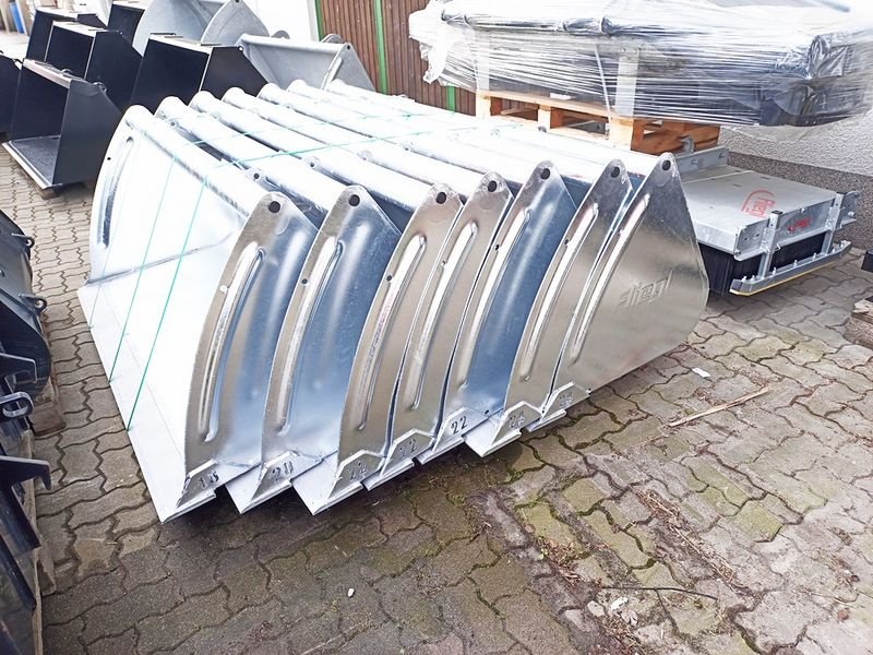 Frontladerzubehör of the type Fliegl 2,4 m Schwergutschaufel verzinkt, Gebrauchtmaschine in St. Marienkirchen (Picture 1)