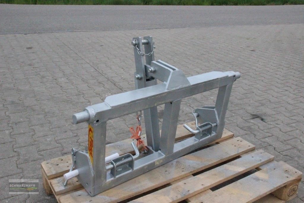 Frontladerzubehör of the type Fliegl 3-Punktadapter ausklinkbar, Neumaschine in Aurolzmünster (Picture 2)