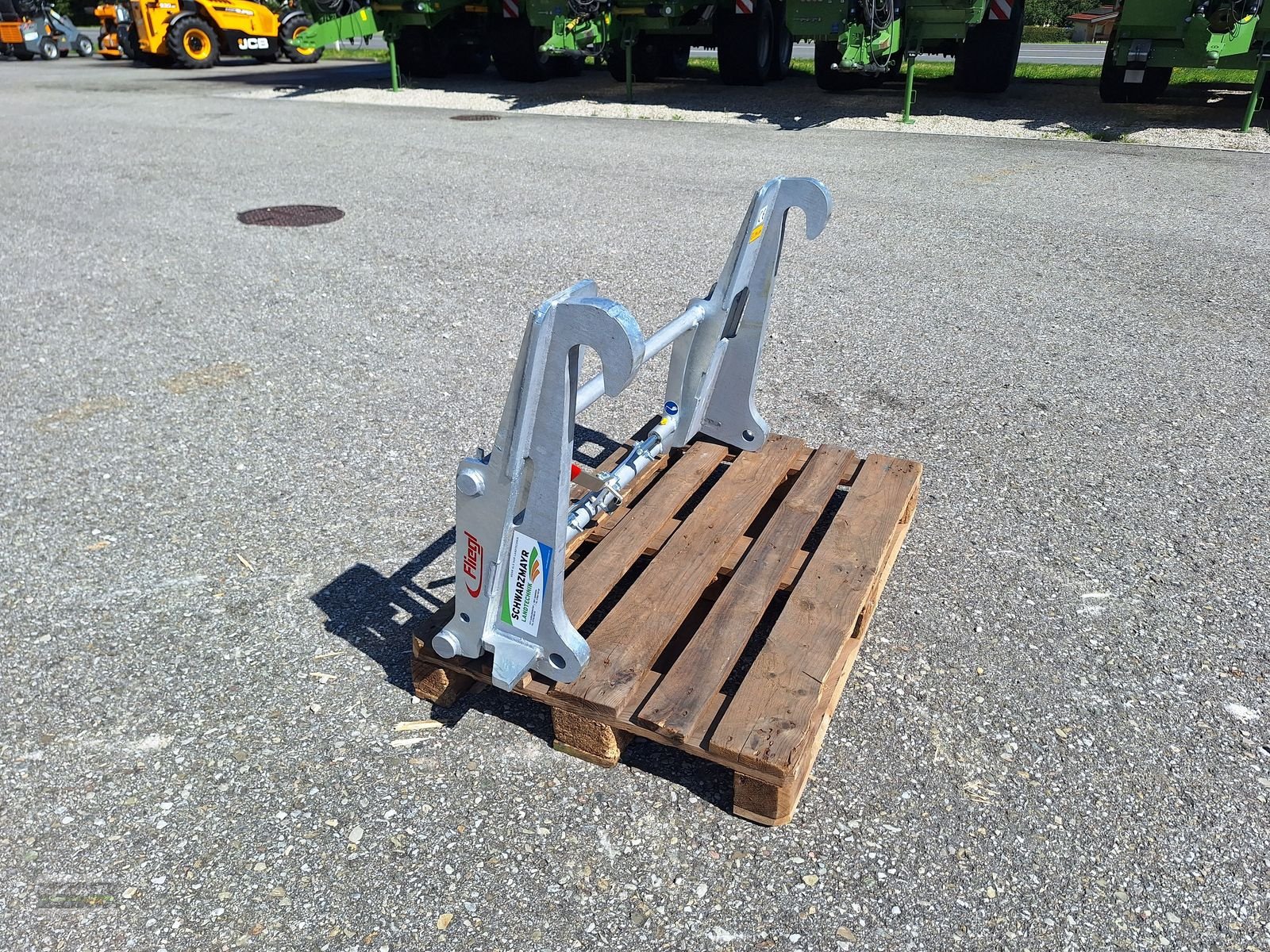 Frontladerzubehör of the type Fliegl Adapter Q-Fit-Euro, Neumaschine in Gampern (Picture 3)