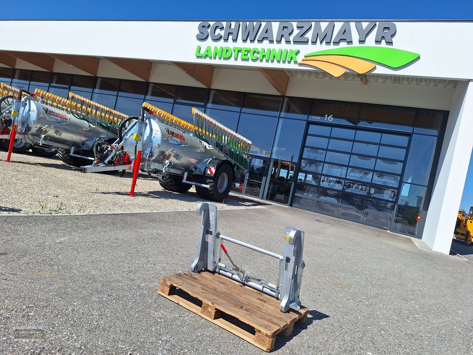 Frontladerzubehör of the type Fliegl Adapter Q-Fit-Euro, Neumaschine in Gampern (Picture 1)