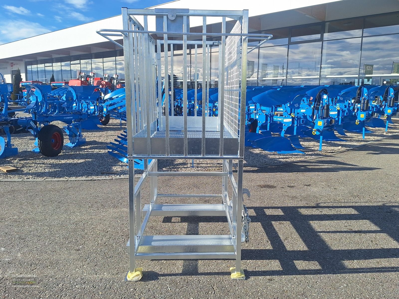 Frontladerzubehör of the type Fliegl AgroCenter Arbeitsbühne hoch, Neumaschine in Aurolzmünster (Picture 8)