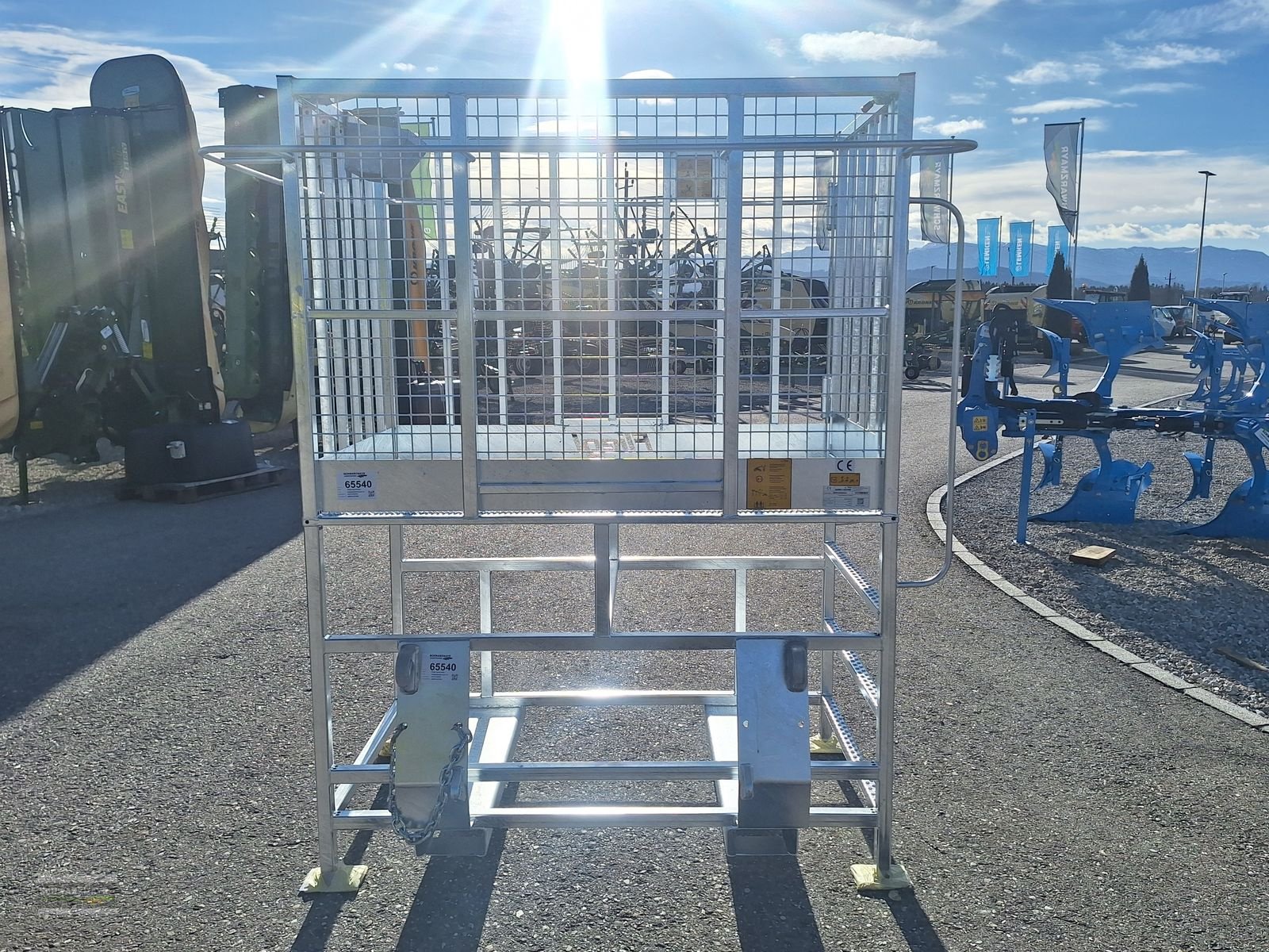 Frontladerzubehör of the type Fliegl AgroCenter Arbeitsbühne hoch, Neumaschine in Aurolzmünster (Picture 7)