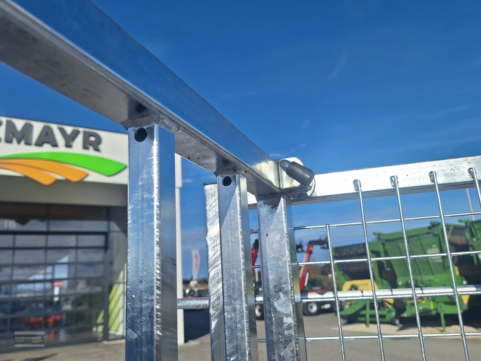 Frontladerzubehör of the type Fliegl AgroCenter Arbeitsbühne hoch, Neumaschine in Aurolzmünster (Picture 10)