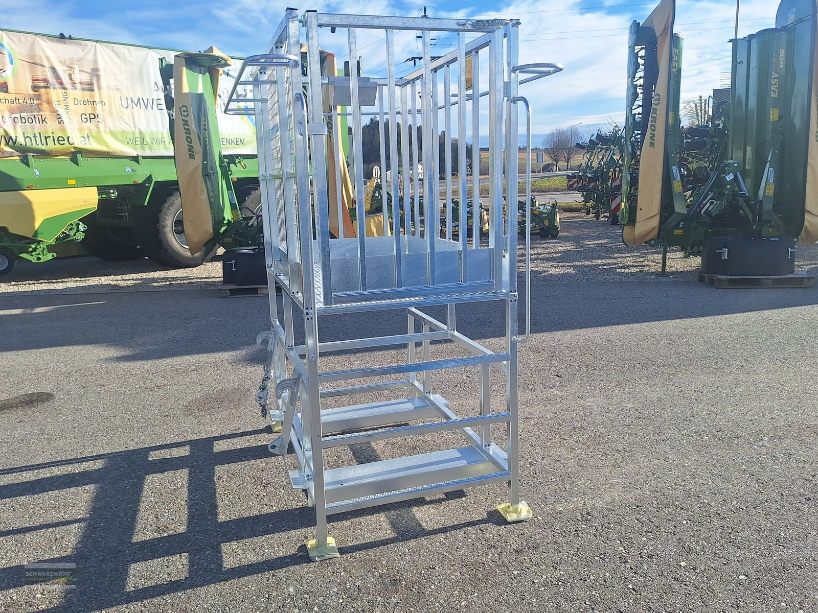 Frontladerzubehör of the type Fliegl AgroCenter Arbeitsbühne hoch, Neumaschine in Aurolzmünster (Picture 5)