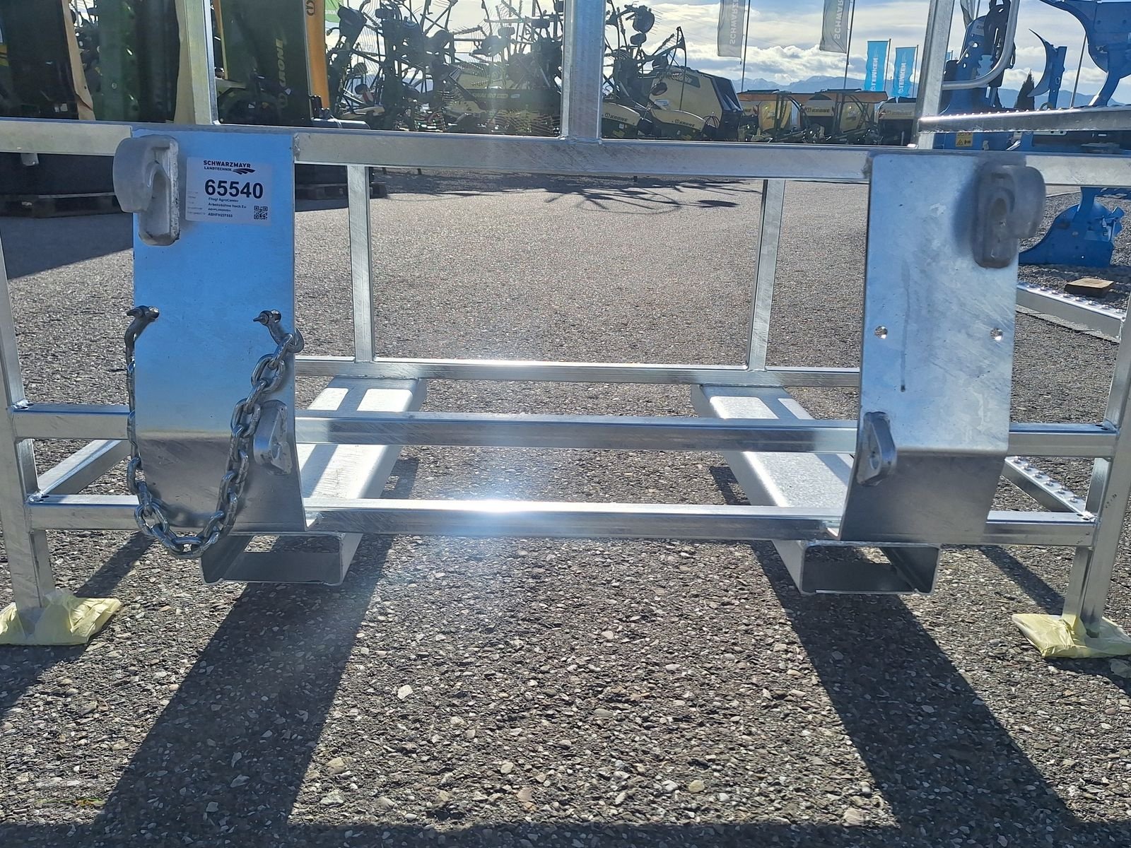 Frontladerzubehör of the type Fliegl AgroCenter Arbeitsbühne hoch, Neumaschine in Aurolzmünster (Picture 16)