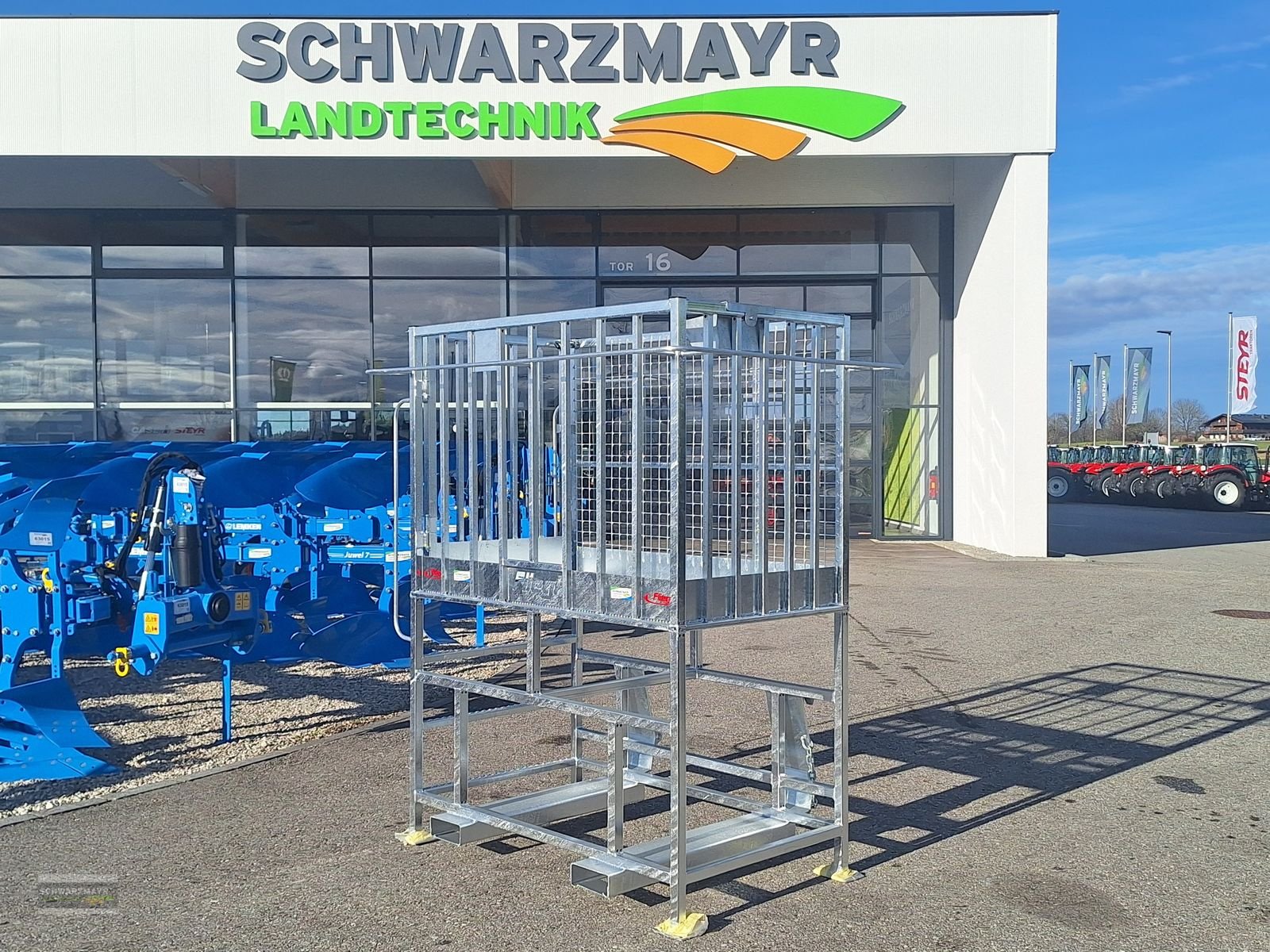 Frontladerzubehör of the type Fliegl AgroCenter Arbeitsbühne hoch, Neumaschine in Aurolzmünster (Picture 3)