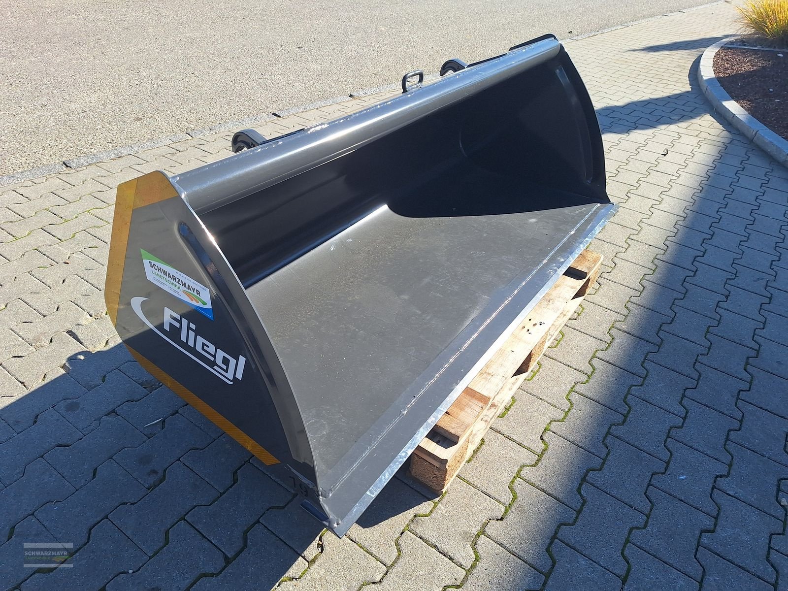 Frontladerzubehör of the type Fliegl AgroCenter LG-Schaufel 1900, Neumaschine in Aurolzmünster (Picture 7)