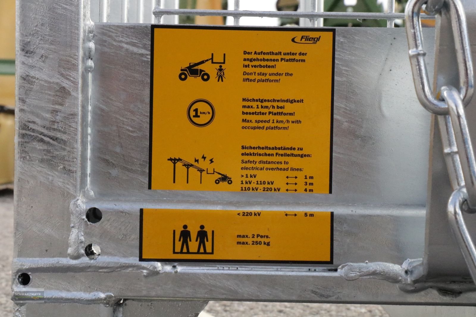 Frontladerzubehör of the type Fliegl Arbeitsbühne Euro, Neumaschine in Gampern (Picture 10)