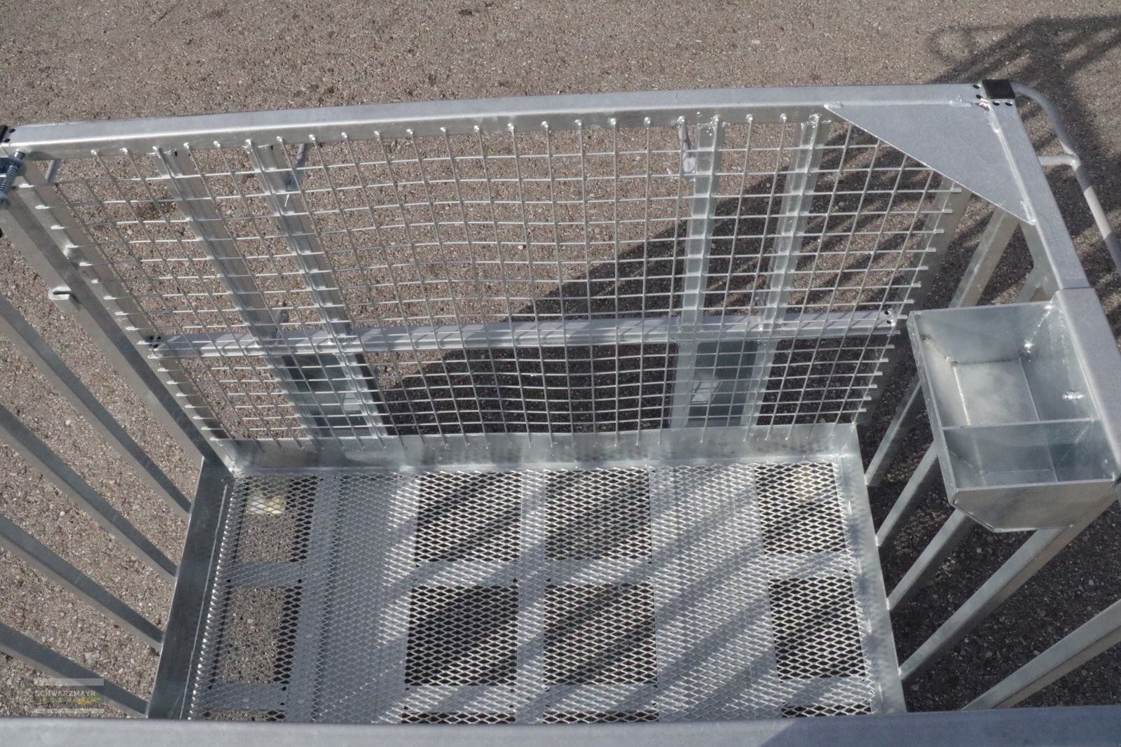 Frontladerzubehör of the type Fliegl Arbeitsbühne Euro, Neumaschine in Gampern (Picture 13)