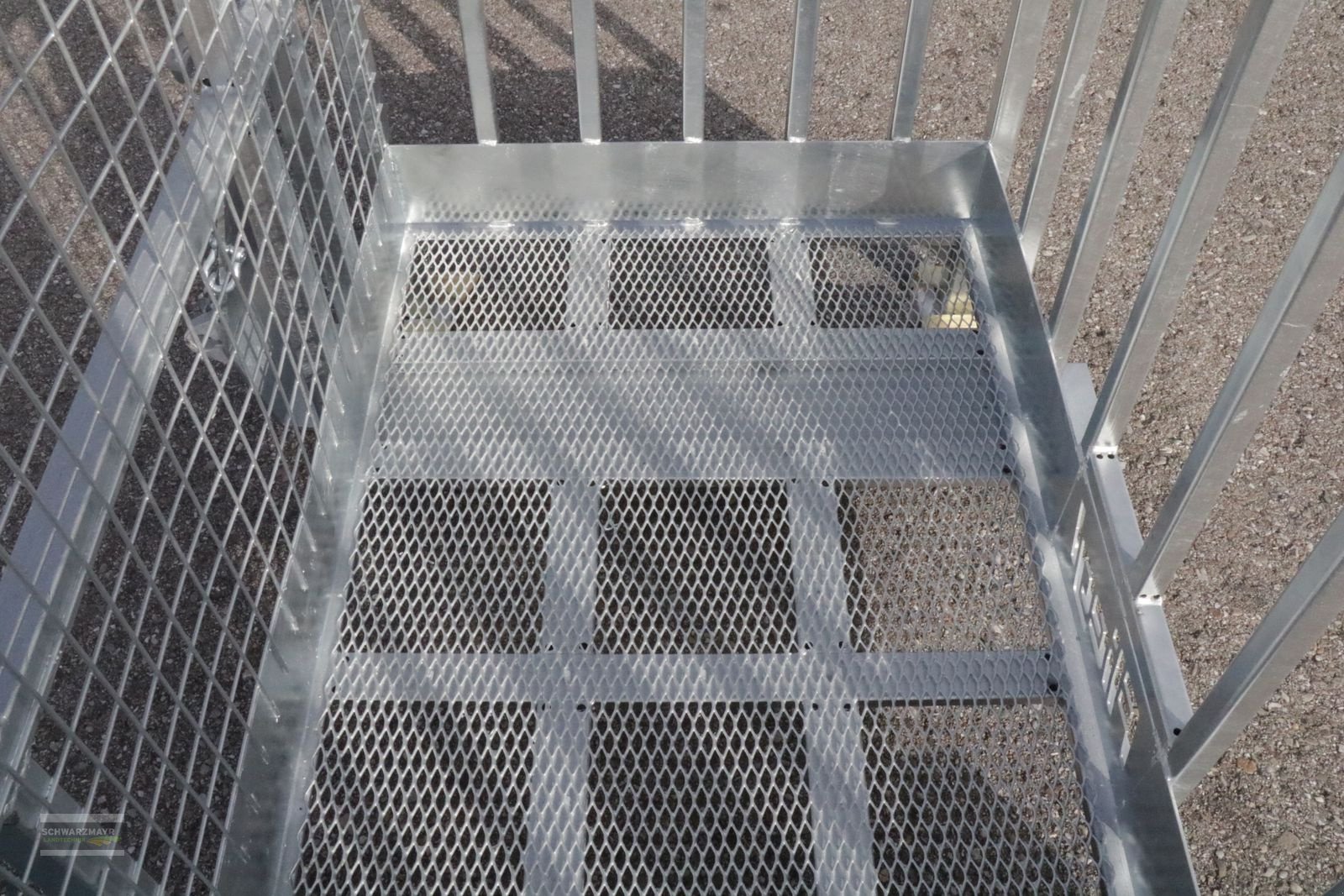 Frontladerzubehör of the type Fliegl Arbeitsbühne Euro, Neumaschine in Gampern (Picture 14)