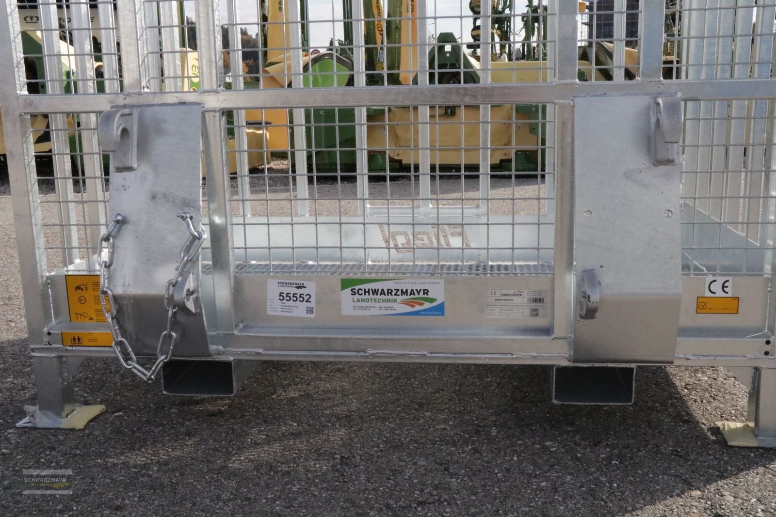 Frontladerzubehör of the type Fliegl Arbeitsbühne Euro, Neumaschine in Gampern (Picture 9)