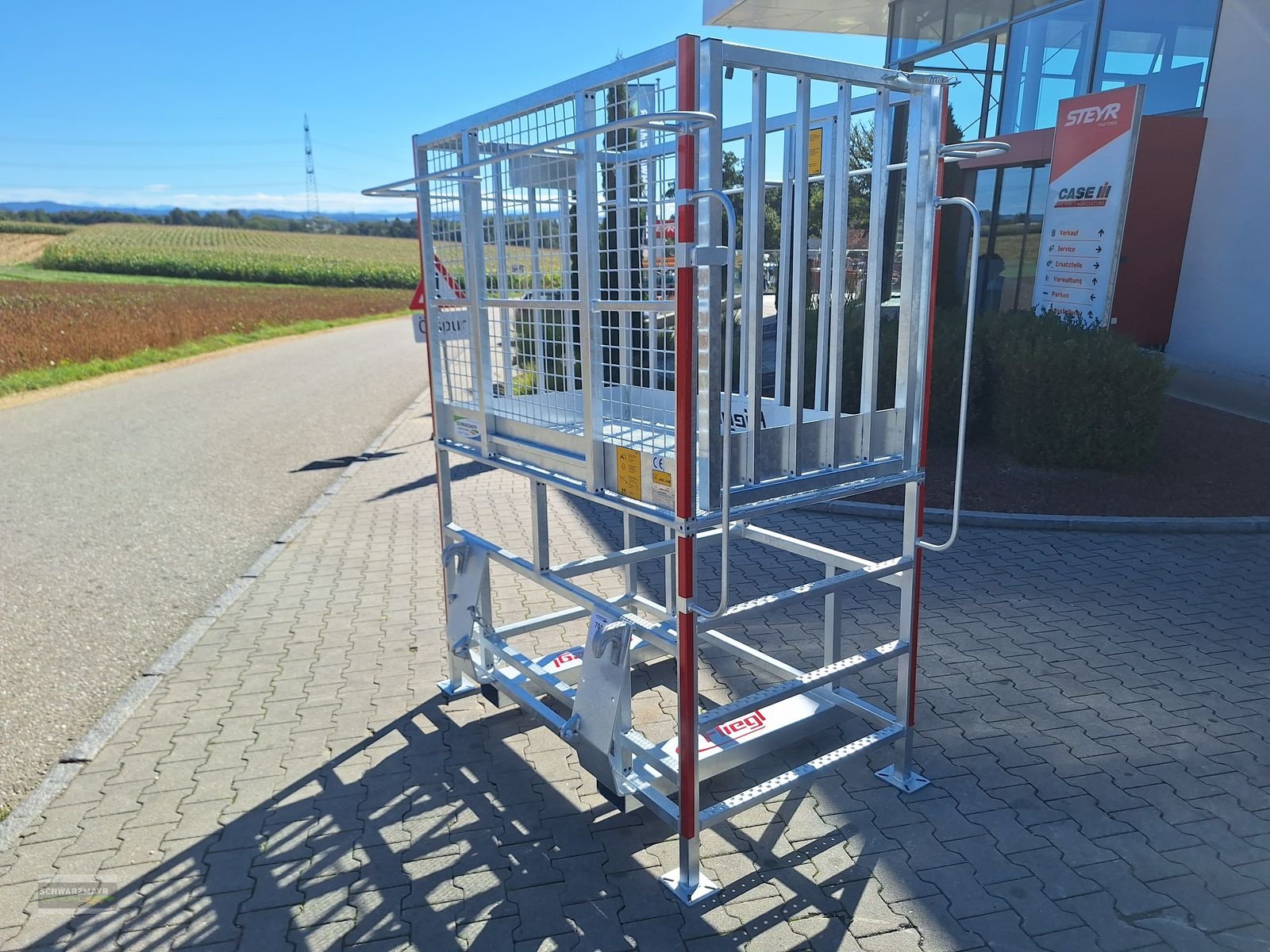 Frontladerzubehör of the type Fliegl Arbeitsbühne hoch, Vorführmaschine in Aurolzmünster (Picture 10)