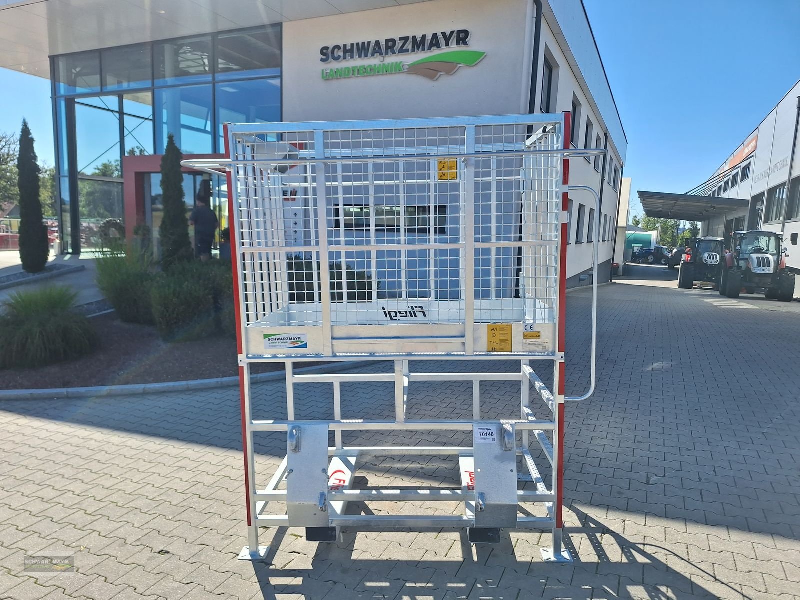 Frontladerzubehör of the type Fliegl Arbeitsbühne hoch, Vorführmaschine in Aurolzmünster (Picture 2)