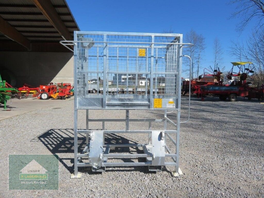 Frontladerzubehör of the type Fliegl Arbeitsbühne HOCH, Neumaschine in Hofkirchen (Picture 3)
