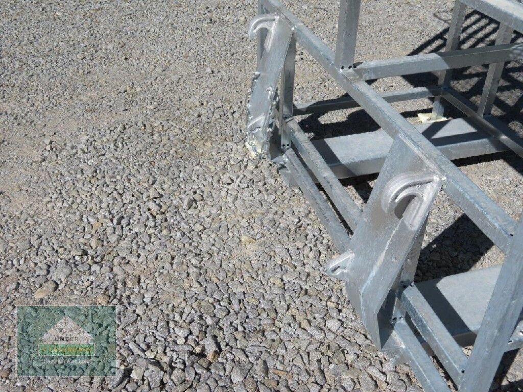 Frontladerzubehör of the type Fliegl Arbeitsbühne HOCH, Neumaschine in Hofkirchen (Picture 10)