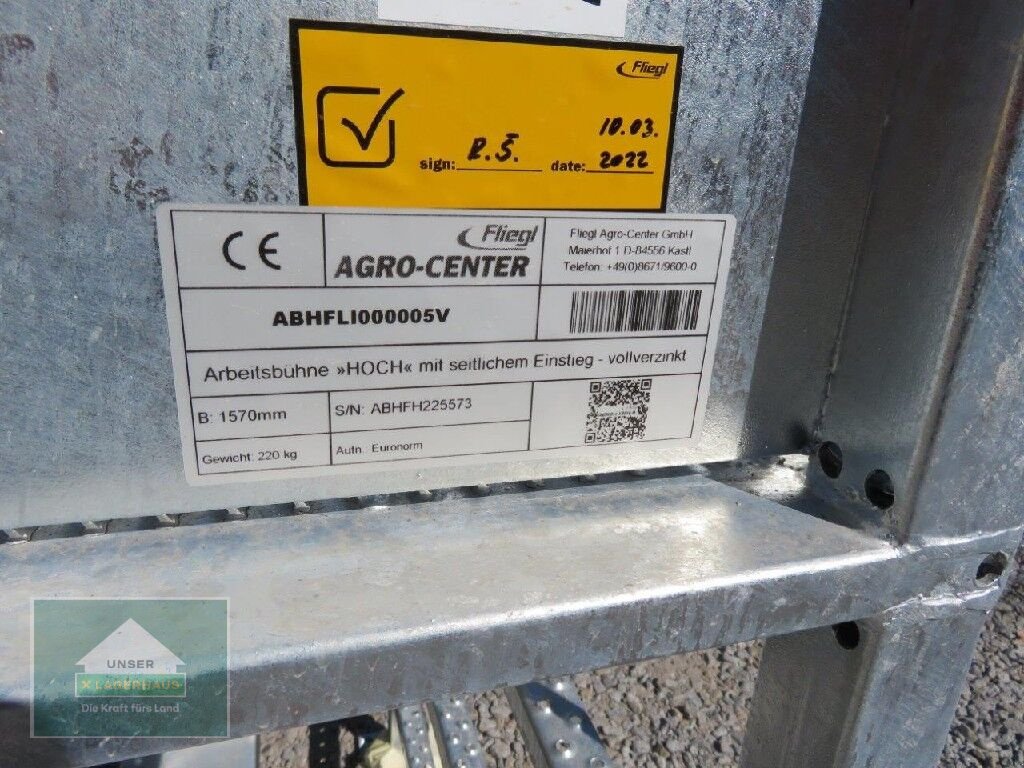 Frontladerzubehör of the type Fliegl Arbeitsbühne HOCH, Neumaschine in Hofkirchen (Picture 12)