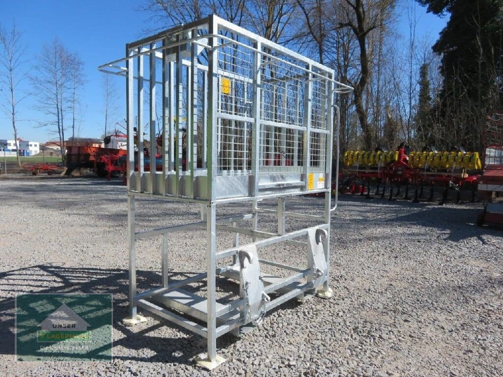 Frontladerzubehör of the type Fliegl Arbeitsbühne HOCH, Neumaschine in Hofkirchen (Picture 2)