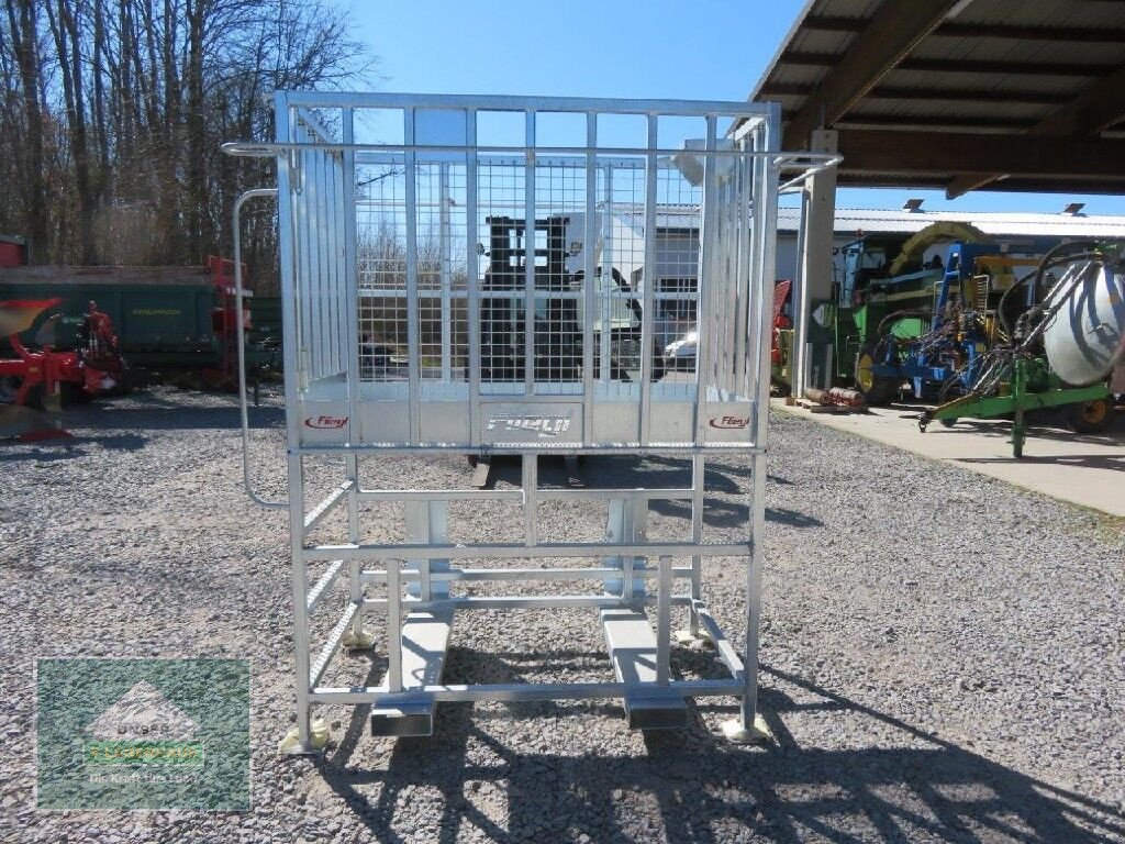 Frontladerzubehör of the type Fliegl Arbeitsbühne HOCH, Neumaschine in Hofkirchen (Picture 7)