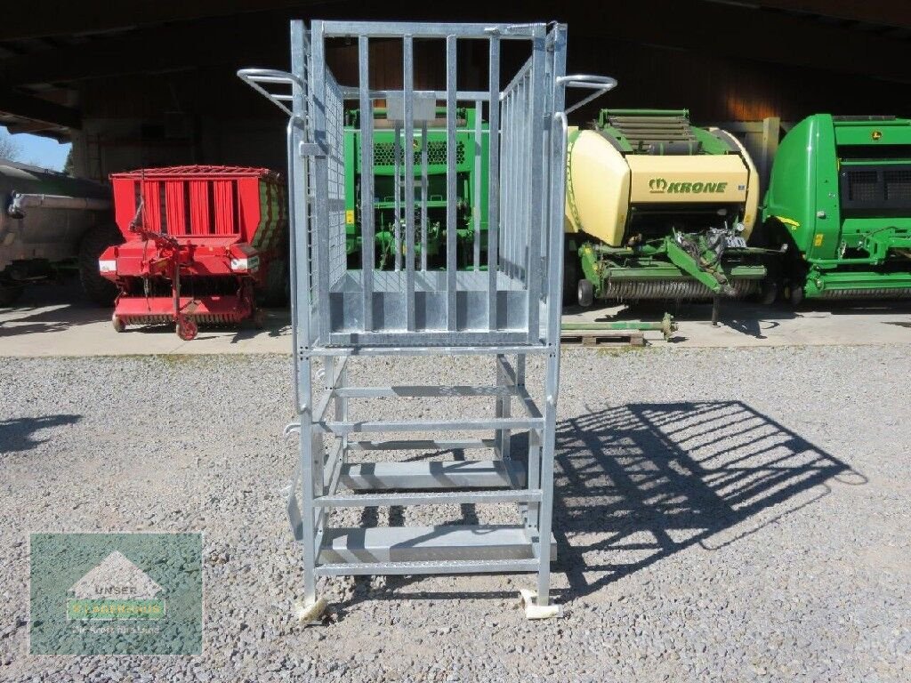 Frontladerzubehör of the type Fliegl Arbeitsbühne HOCH, Neumaschine in Hofkirchen (Picture 4)