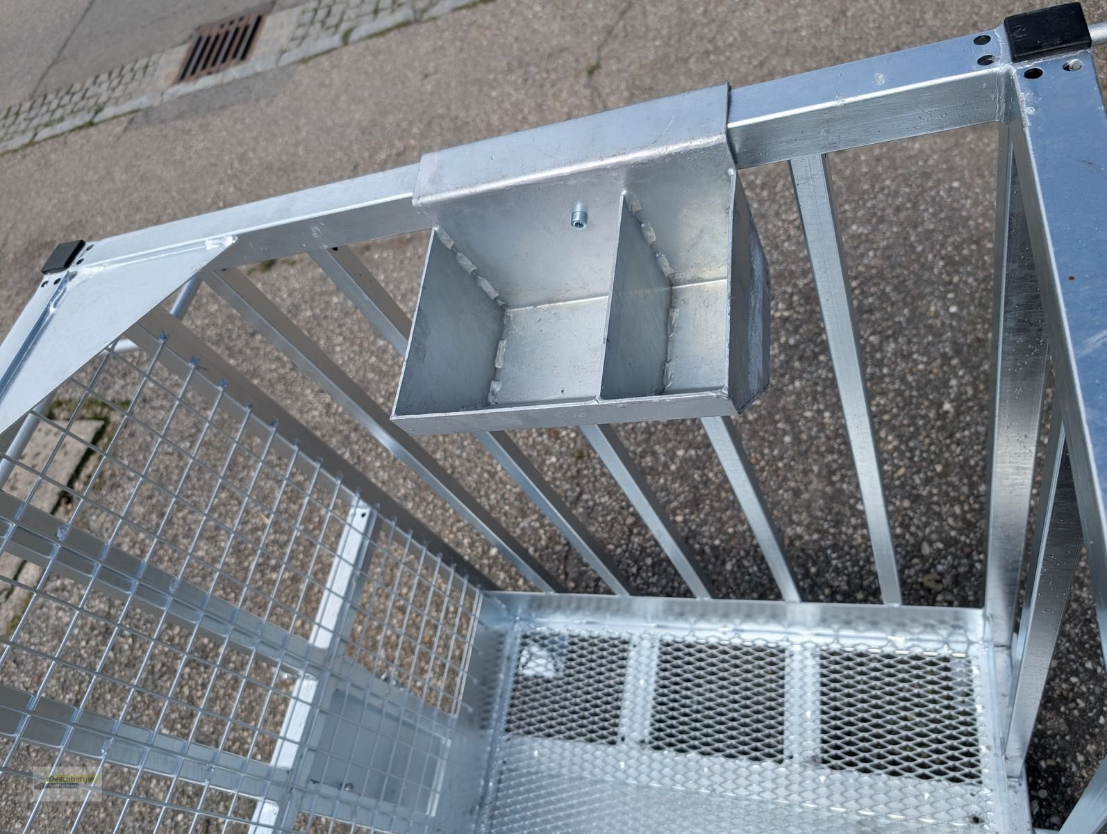 Frontladerzubehör of the type Fliegl Arbeitskorb/Arbeitsbühne mit Euro-Aufnahme, Neumaschine in Senftenbach (Picture 2)