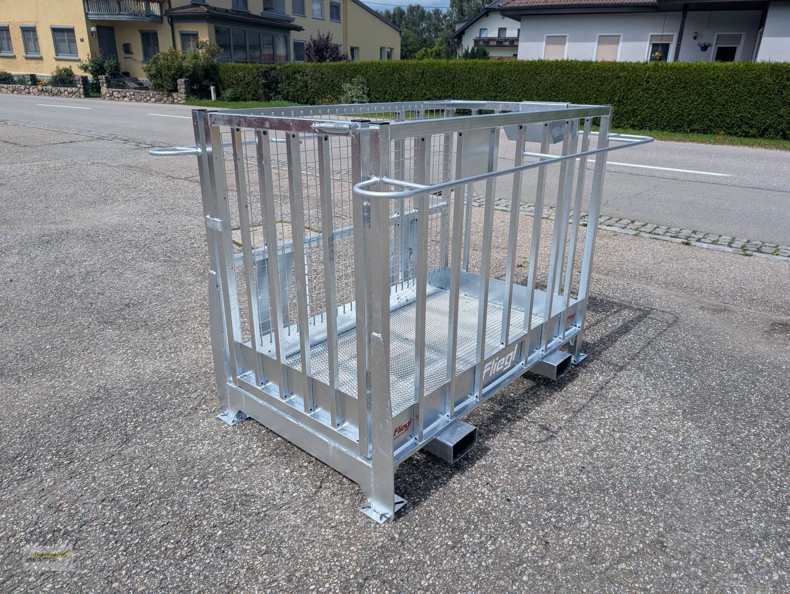 Frontladerzubehör of the type Fliegl Arbeitskorb/Arbeitsbühne mit Euro-Aufnahme, Neumaschine in Senftenbach (Picture 4)