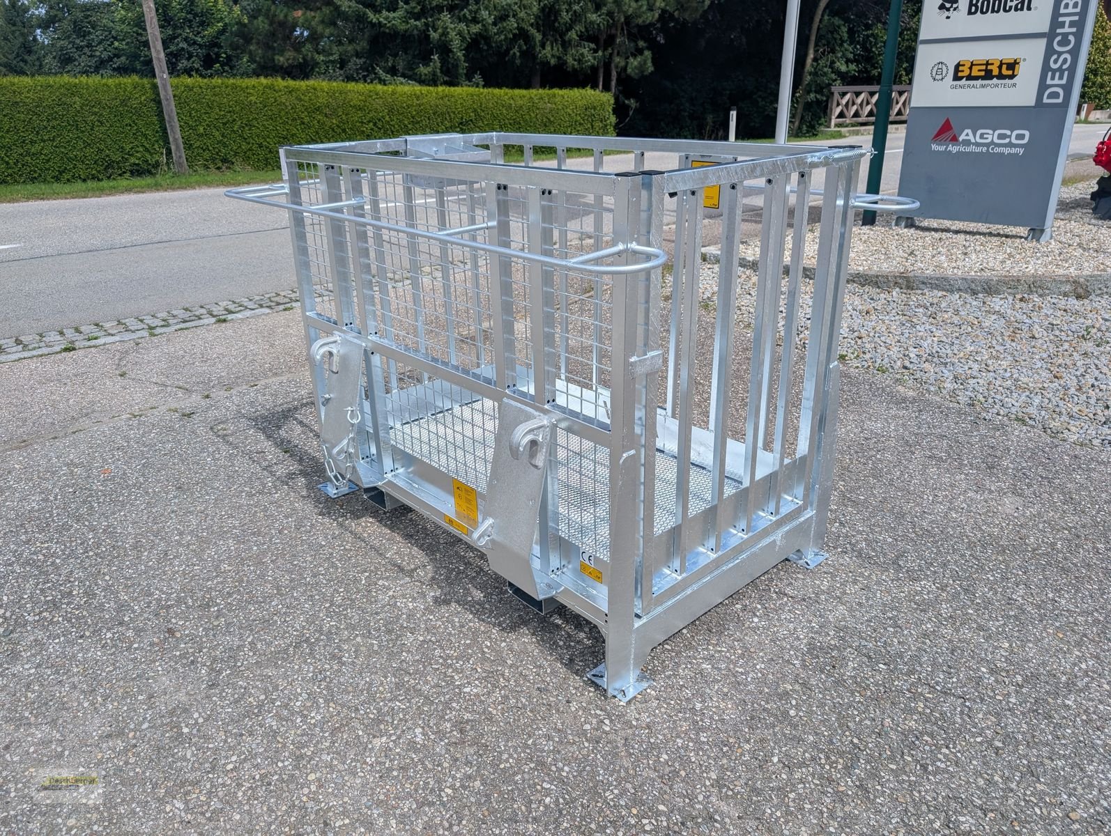 Frontladerzubehör of the type Fliegl Arbeitskorb/Arbeitsbühne mit Euro-Aufnahme, Neumaschine in Senftenbach (Picture 6)