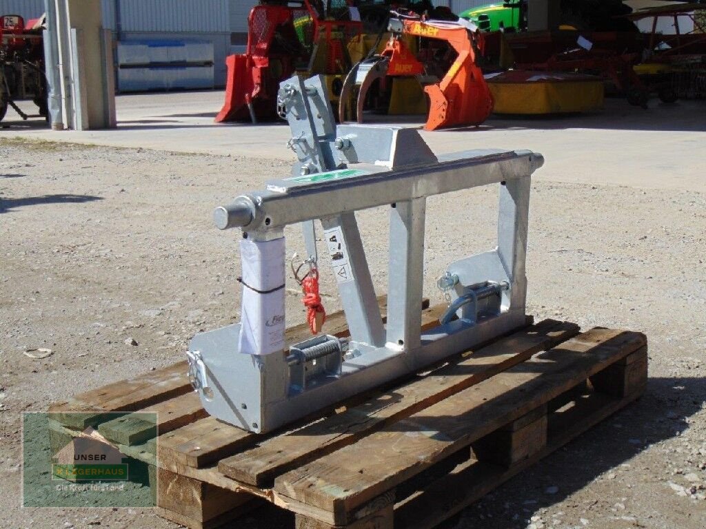 Frontladerzubehör of the type Fliegl Dreipunkt auf EURO ausklinbar, Neumaschine in Hofkirchen (Picture 3)