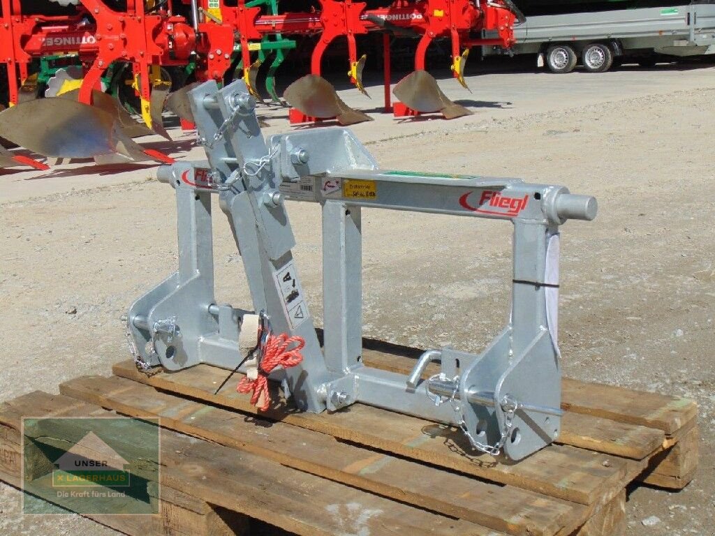 Frontladerzubehör of the type Fliegl Dreipunkt auf EURO ausklinbar, Neumaschine in Hofkirchen (Picture 1)