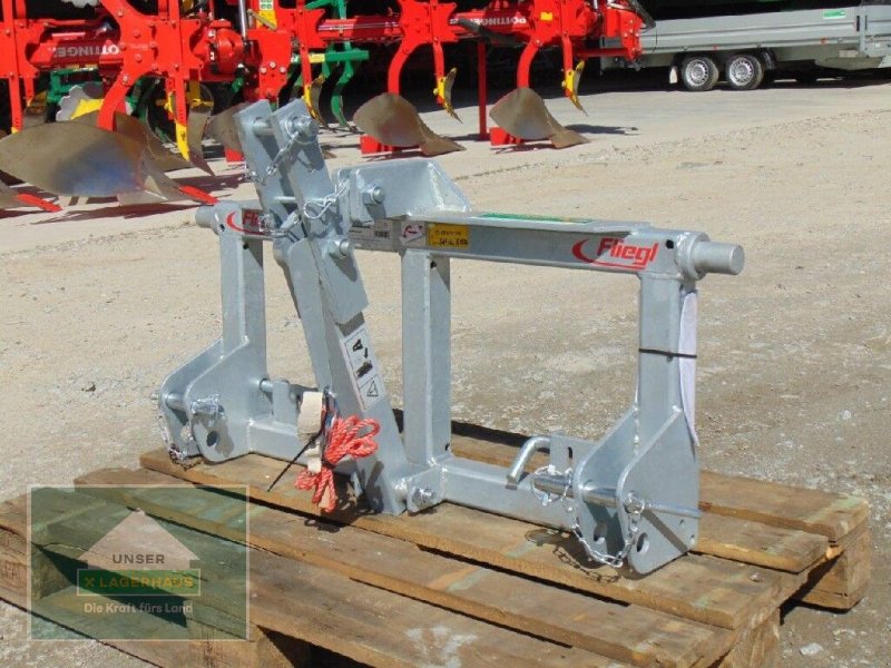 Frontladerzubehör des Typs Fliegl Dreipunkt auf EURO ausklinbar, Neumaschine in Hofkirchen (Bild 1)