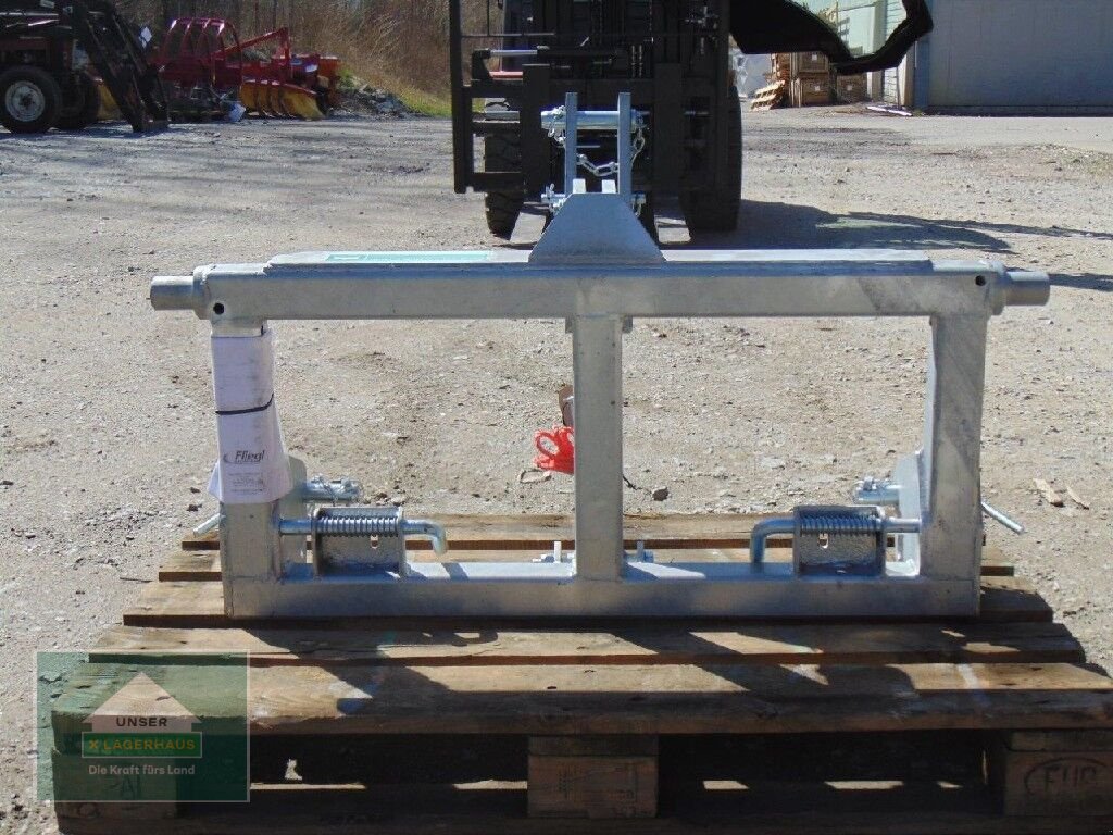 Frontladerzubehör of the type Fliegl Dreipunkt auf EURO ausklinbar, Neumaschine in Hofkirchen (Picture 4)