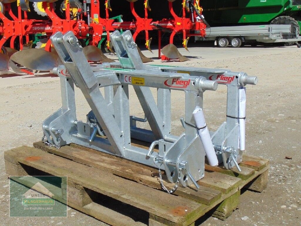 Frontladerzubehör of the type Fliegl Dreipunkt auf EURO, Neumaschine in Hofkirchen (Picture 1)