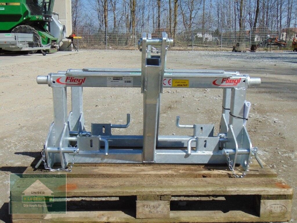 Frontladerzubehör of the type Fliegl Dreipunkt auf EURO, Neumaschine in Hofkirchen (Picture 3)
