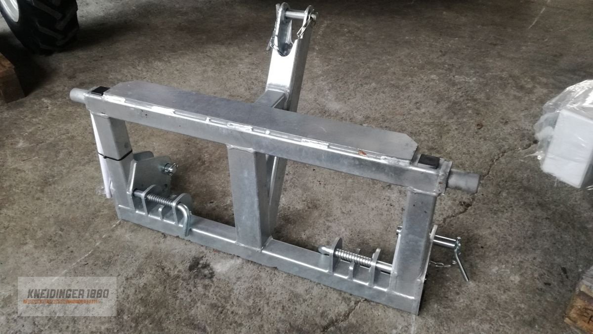 Frontladerzubehör of the type Fliegl Dreipunktadapter auf Euro, Neumaschine in Altenfelden (Picture 1)