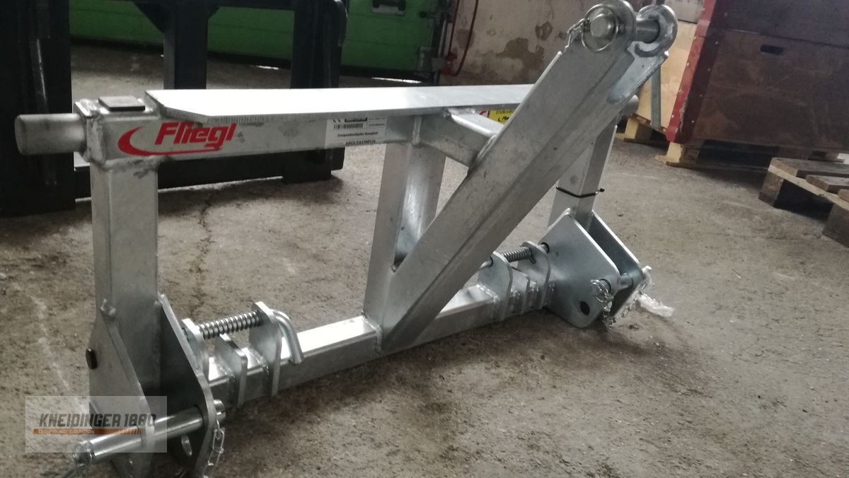 Frontladerzubehör of the type Fliegl Dreipunktadapter auf Euro, Neumaschine in Altenfelden (Picture 3)