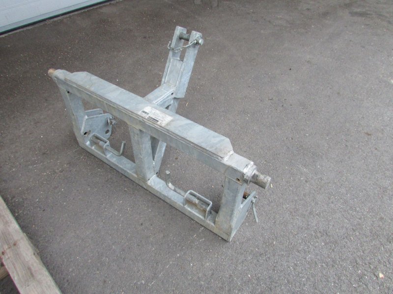 Frontladerzubehör des Typs Fliegl Dreipunktadapter, Gebrauchtmaschine in Saxen (Bild 1)