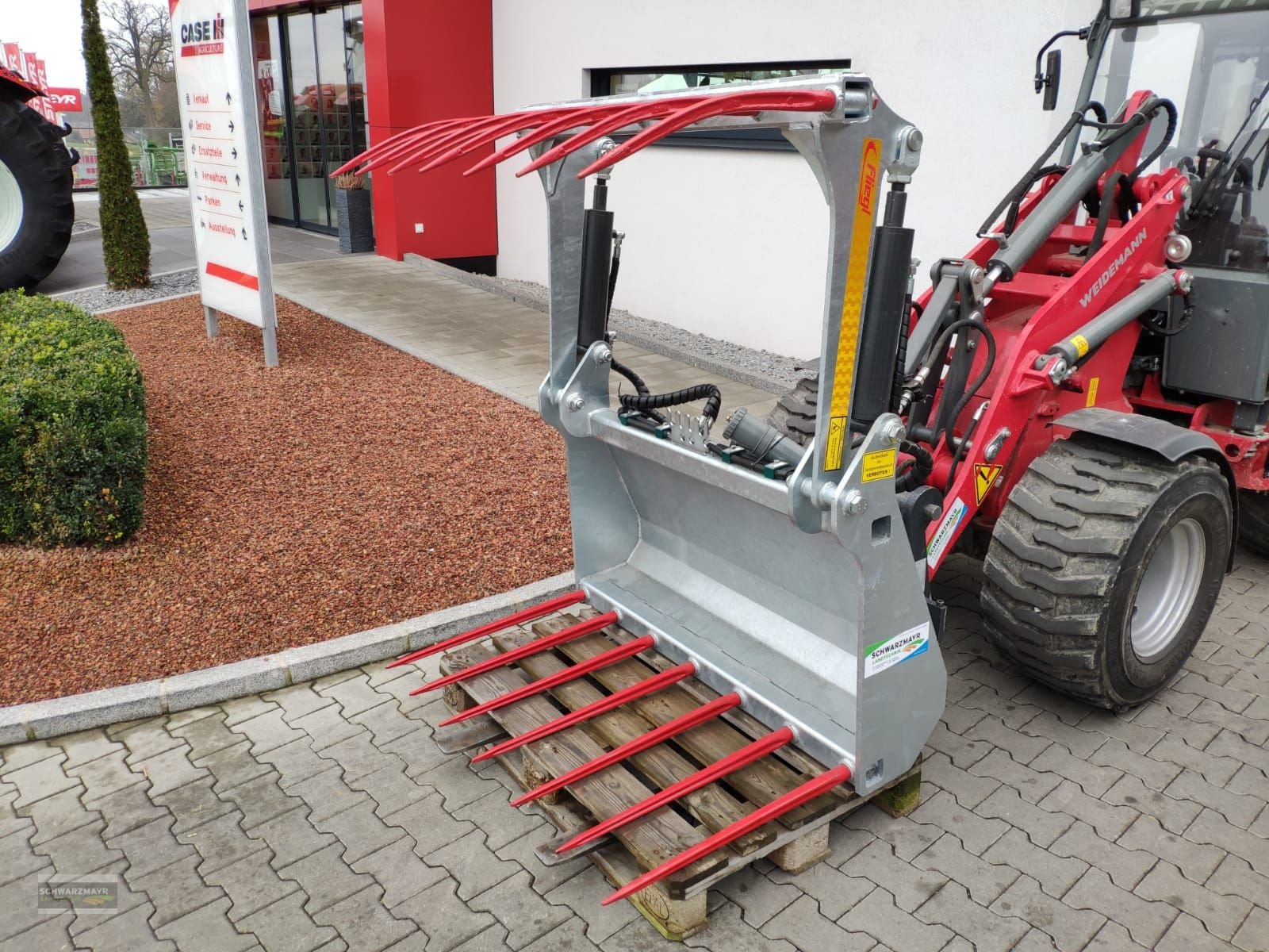 Frontladerzubehör of the type Fliegl Dung-Silagegabel 1,25m, Neumaschine in Aurolzmünster (Picture 7)