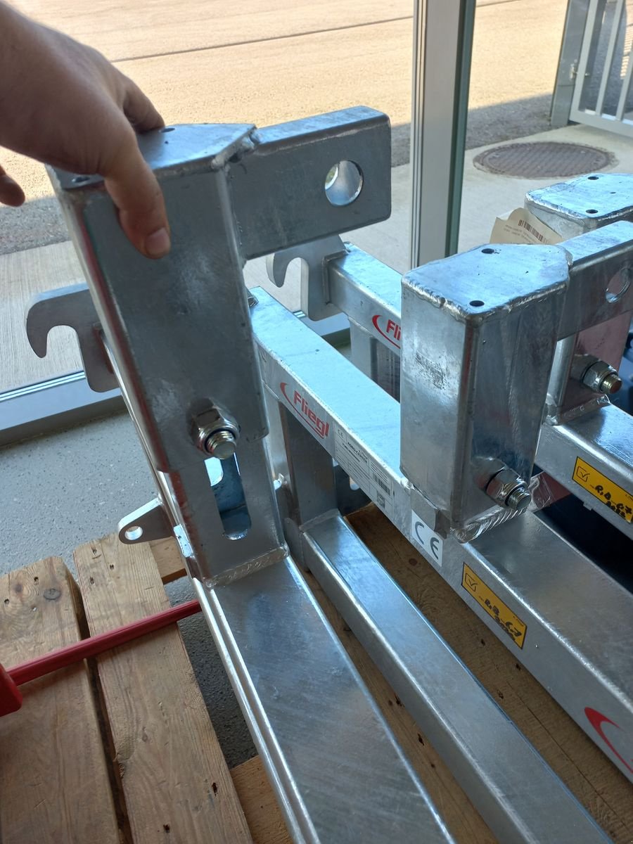 Frontladerzubehör of the type Fliegl Euro Dreipunkt Adapter, Gebrauchtmaschine in Saxen (Picture 5)