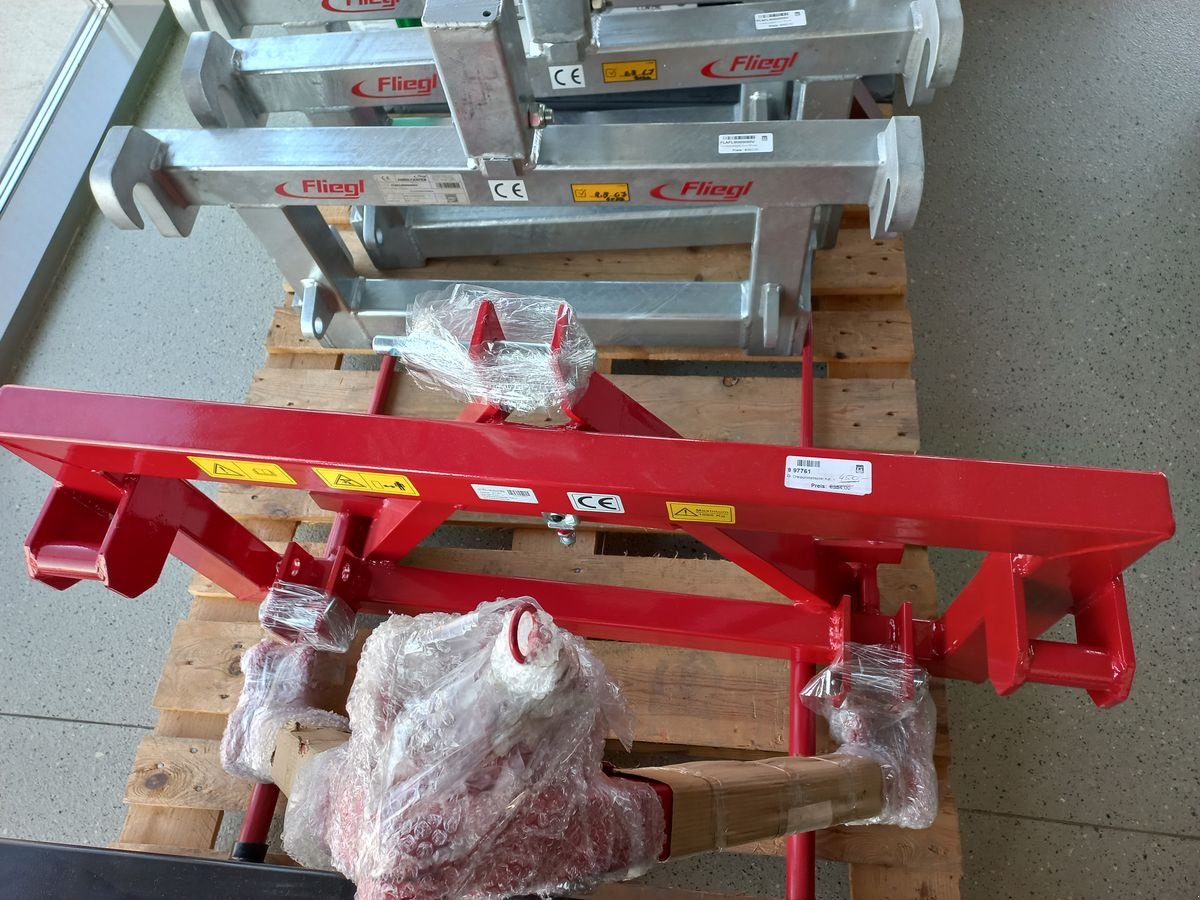 Frontladerzubehör of the type Fliegl Euro Dreipunkt Adapter, Gebrauchtmaschine in Saxen (Picture 3)