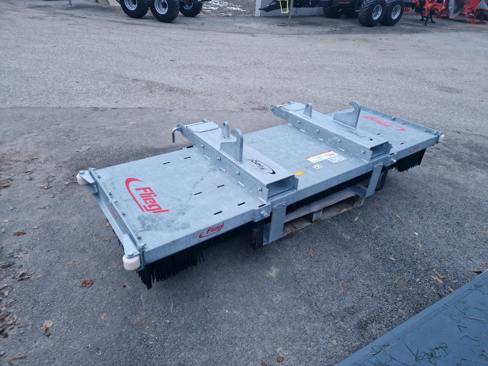 Frontladerzubehör от тип Fliegl Kehrbesen LÖWE 2500, Neumaschine в Grünbach (Снимка 1)