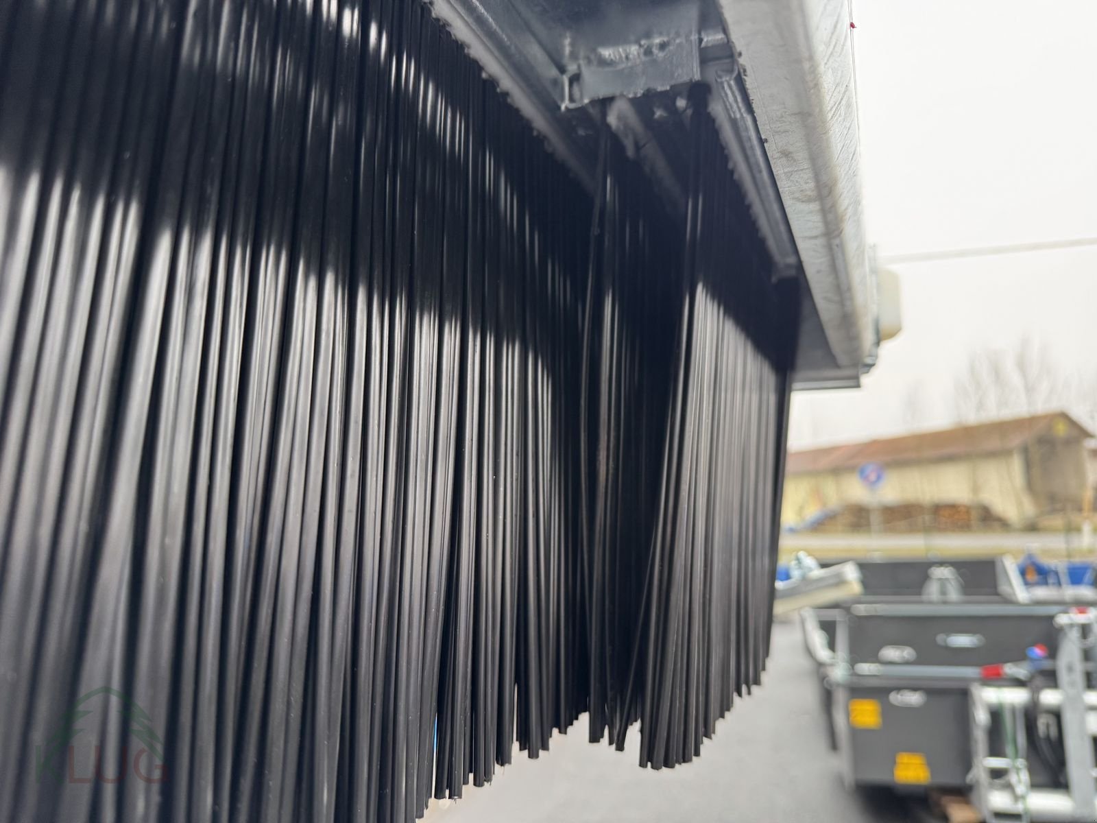 Frontladerzubehör of the type Fliegl Kehrbesen Löwe, Neumaschine in Pirching am Traubenberg (Picture 26)