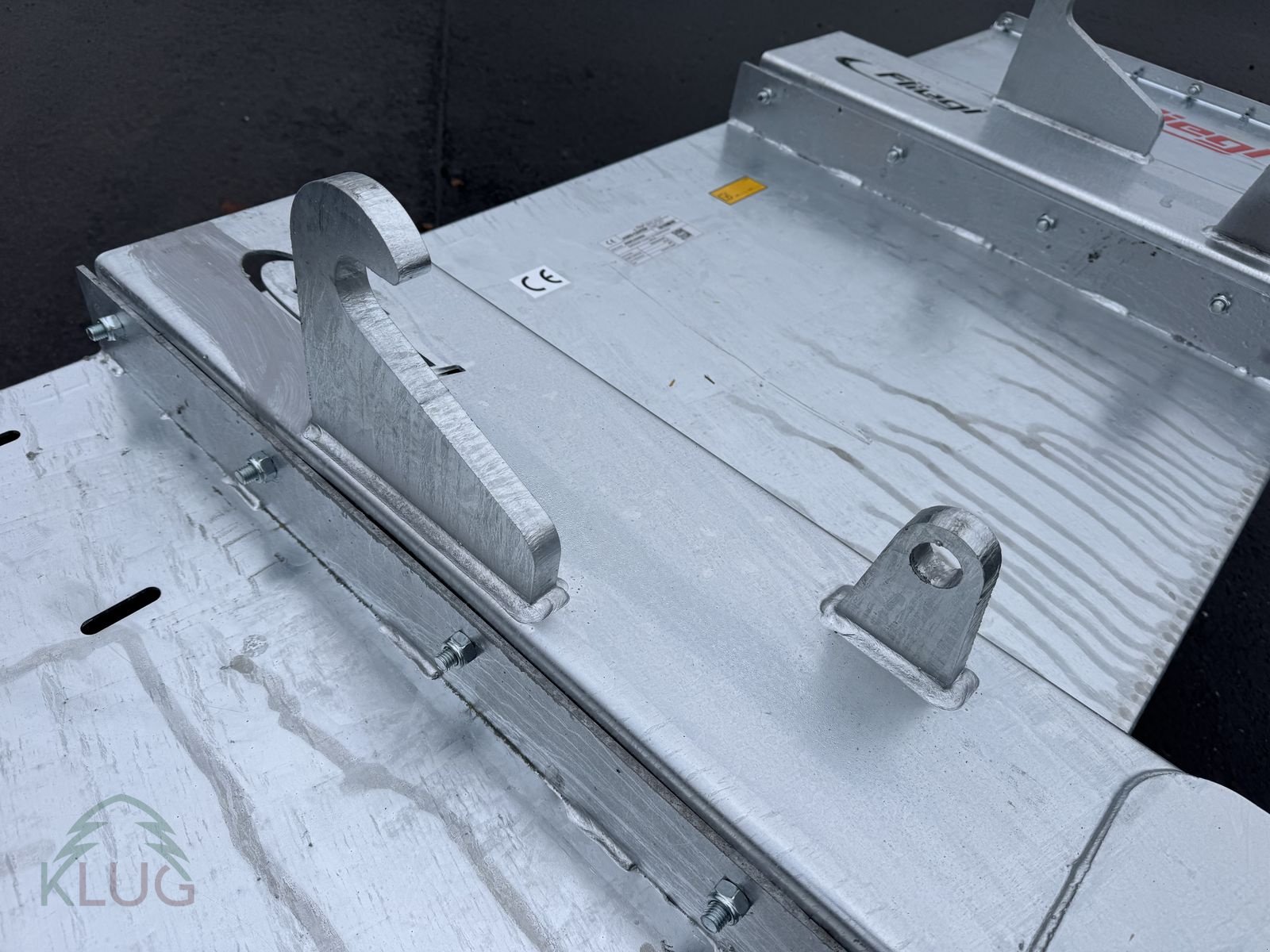 Frontladerzubehör of the type Fliegl Kehrbesen Löwe, Neumaschine in Pirching am Traubenberg (Picture 24)