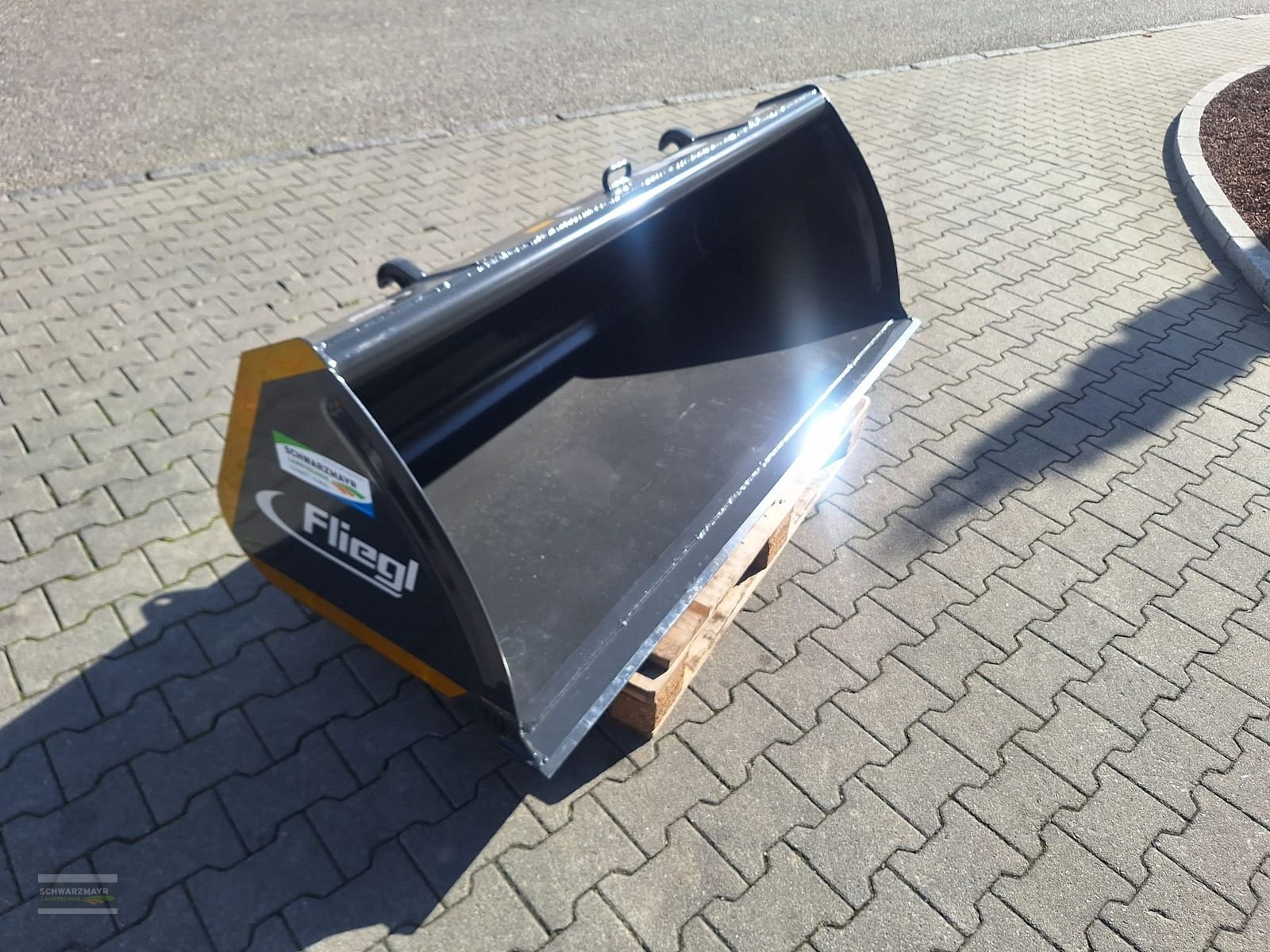 Frontladerzubehör of the type Fliegl LG-Schaufel 1900mm, Neumaschine in Aurolzmünster (Picture 7)