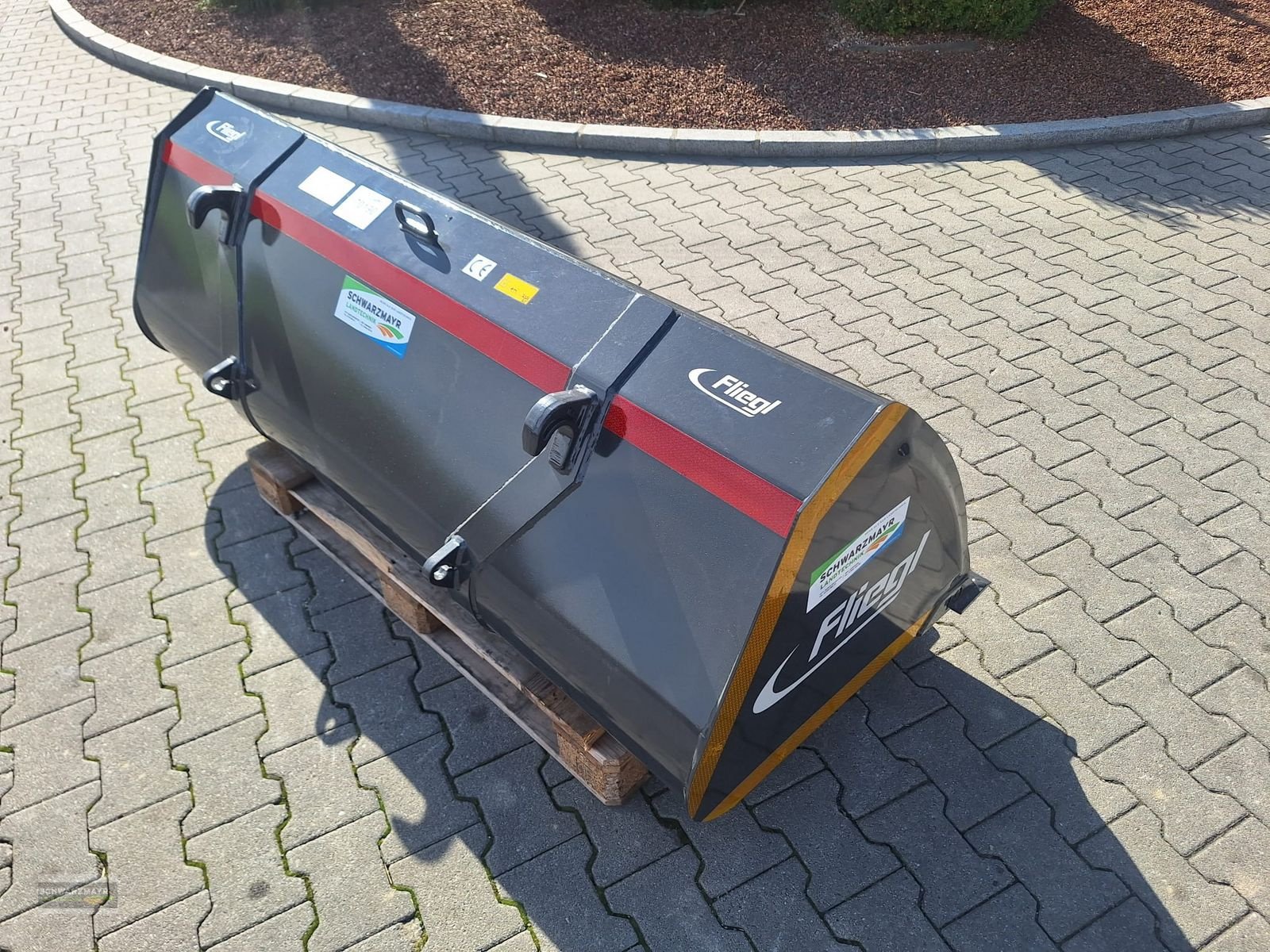 Frontladerzubehör of the type Fliegl LG-Schaufel 1900mm, Neumaschine in Aurolzmünster (Picture 5)