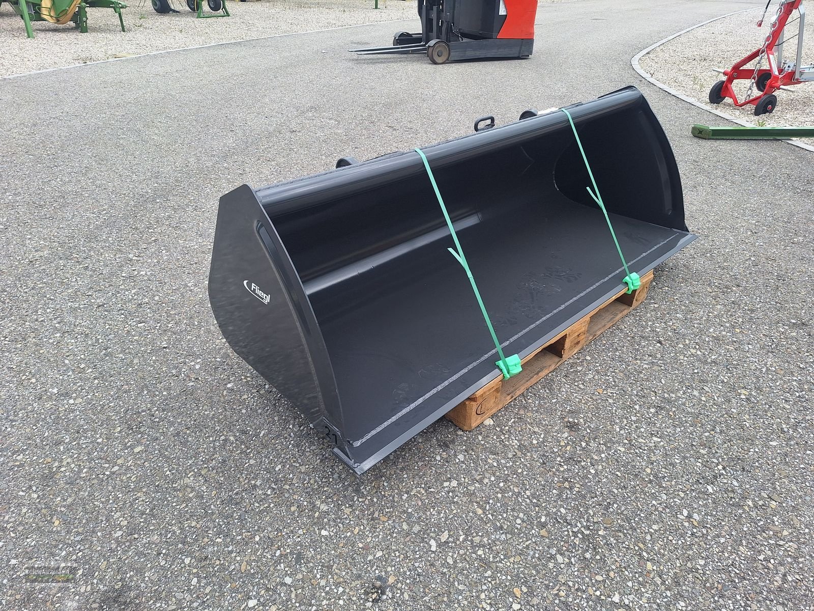 Frontladerzubehör des Typs Fliegl LG-Schaufel 2100mm, Neumaschine in Aurolzmünster (Bild 4)