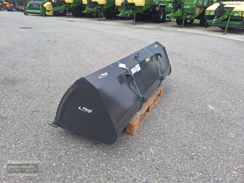 Frontladerzubehör des Typs Fliegl LG-Schaufel 2100mm, Neumaschine in Aurolzmünster (Bild 1)