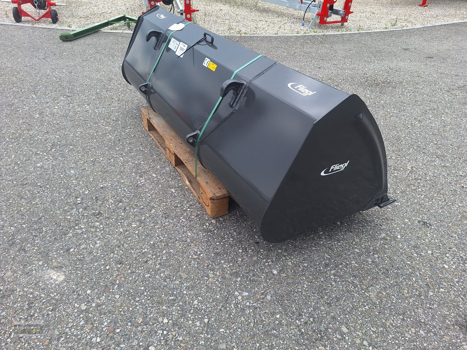 Frontladerzubehör des Typs Fliegl LG-Schaufel 2100mm, Neumaschine in Aurolzmünster (Bild 5)