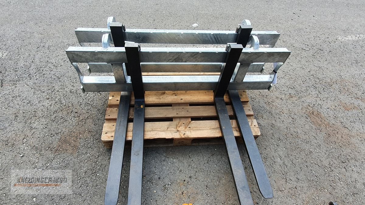 Frontladerzubehör des Typs Fliegl Palettengabel, Neumaschine in Altenfelden (Bild 1)