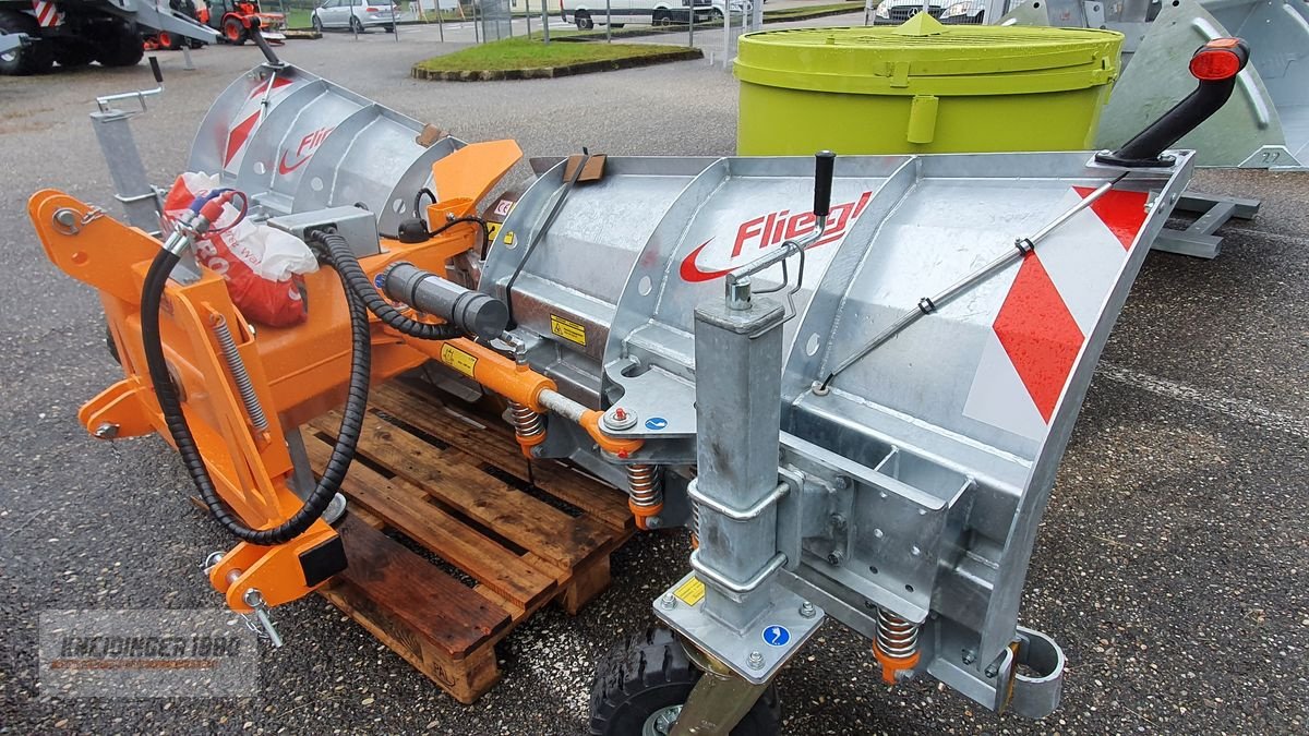 Frontladerzubehör of the type Fliegl Planier u. Schneeräumschild, Neumaschine in Altenfelden (Picture 3)